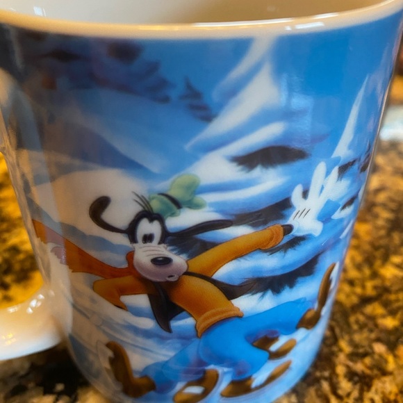 Mickey & Minnie Mug - Picture 3 of 4